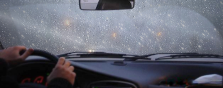 Use o ar-condicionado para desembaçar os vidros em dias frios